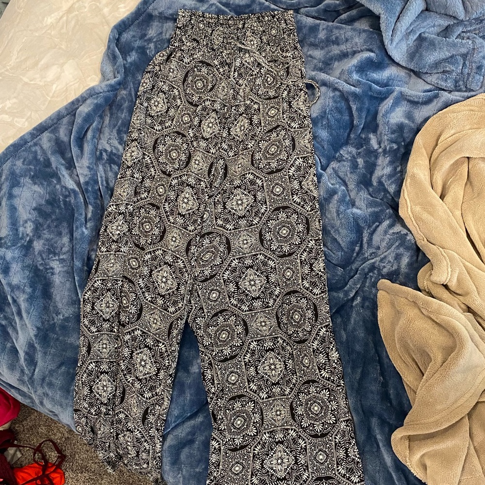 Loose black and white pants